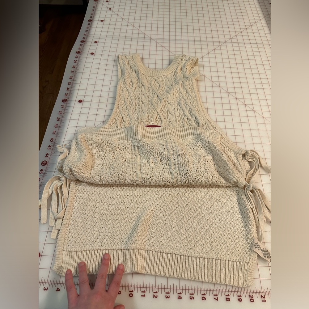 New Romantics by Free People size small cream colored sweater cut off - Picture 12 of 16